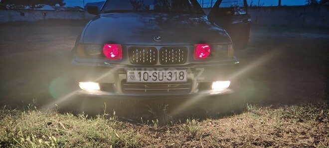 BMW 318-2