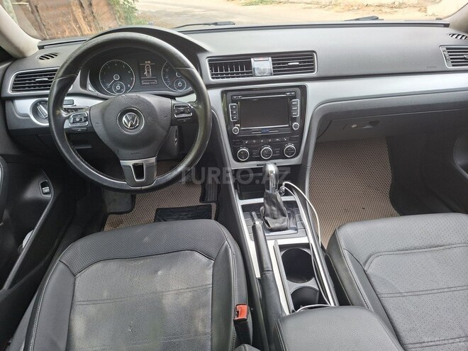 Volkswagen Passat-8