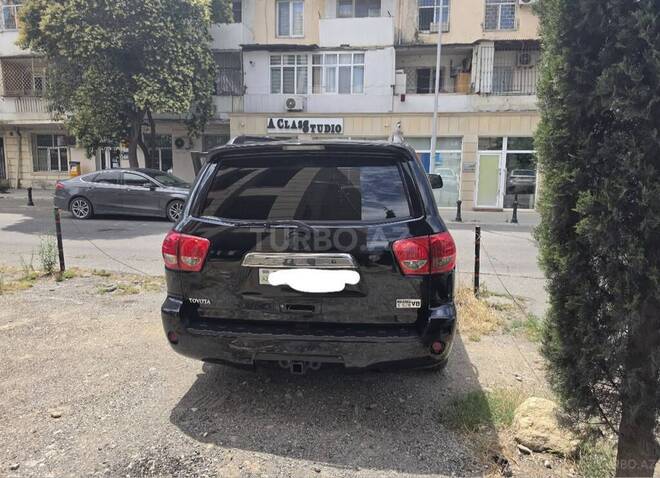 Toyota Sequoia-2