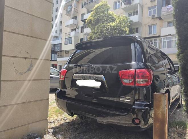 Toyota Sequoia-3