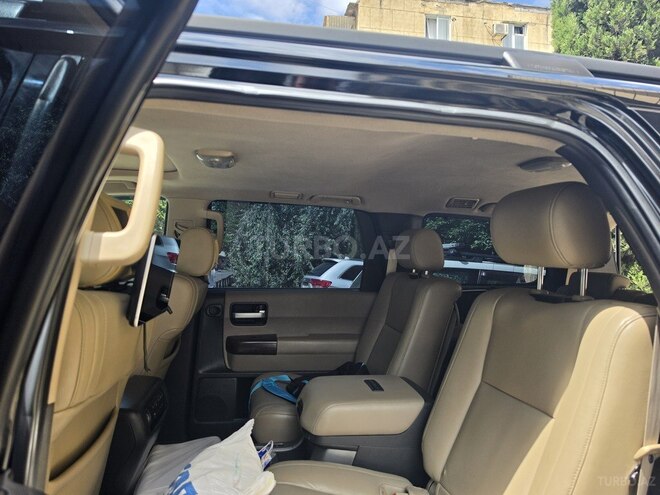 Toyota Sequoia-7