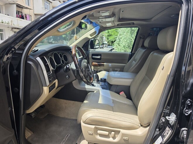 Toyota Sequoia-4