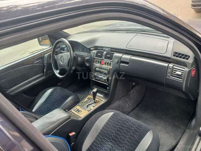 Mercedes E 240-2