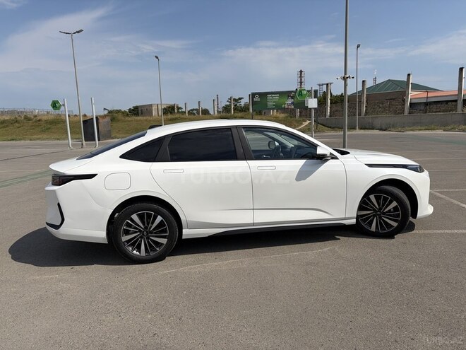 Changan Qiyuan A05-4