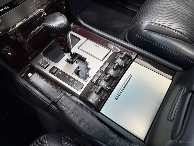 Lexus LX 570-15