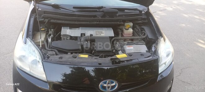 Toyota Prius-12