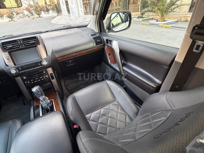 Toyota Land Cruiser Prado-8