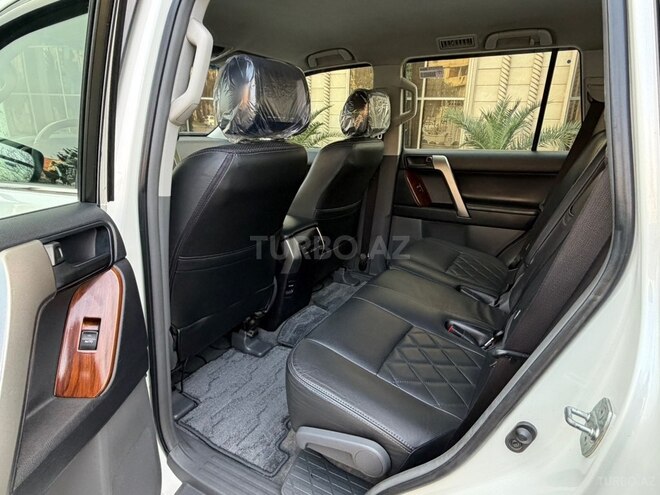 Toyota Land Cruiser Prado-12