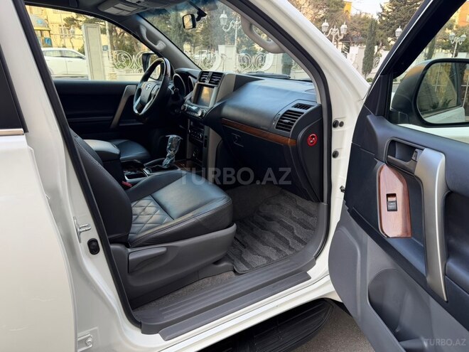 Toyota Land Cruiser Prado-11