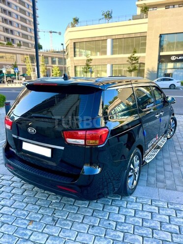 Kia Carnival-2