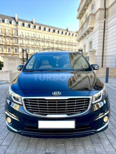 Kia Carnival-1