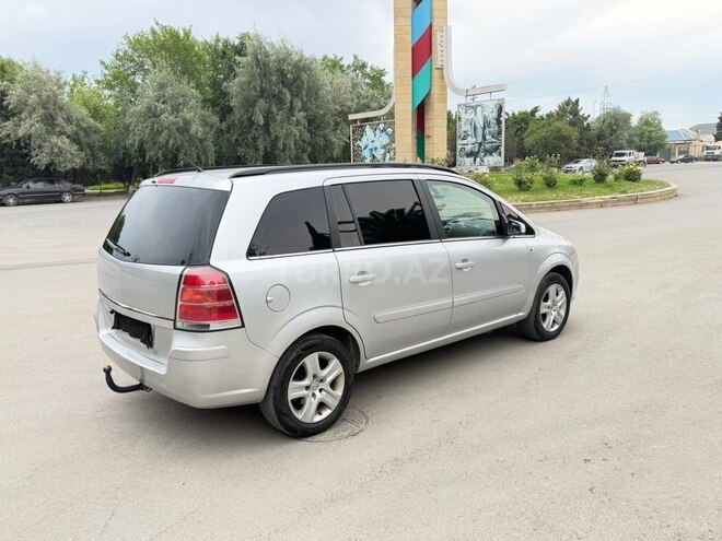 Opel Zafira-5