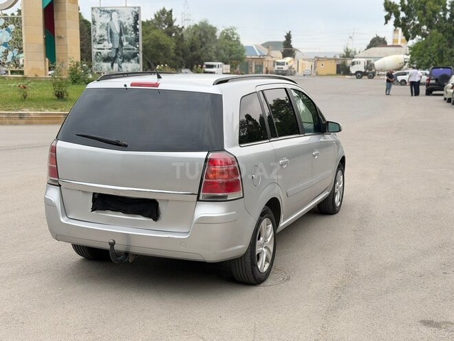 Opel Zafira-13