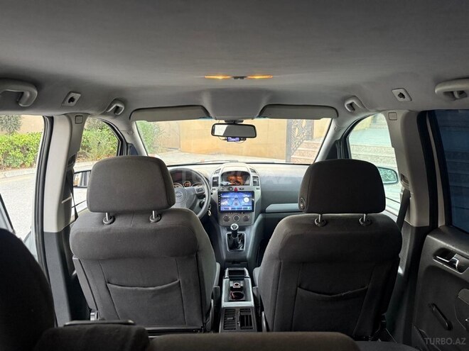 Opel Zafira-11