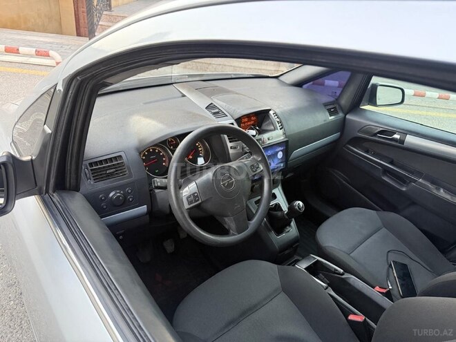 Opel Zafira-12