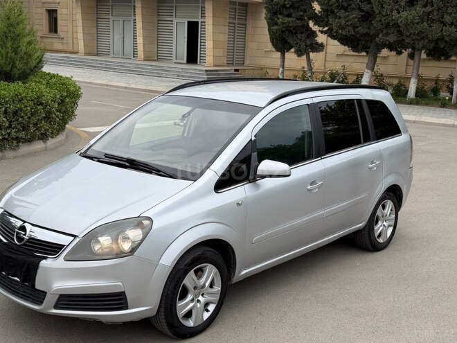 Opel Zafira-8