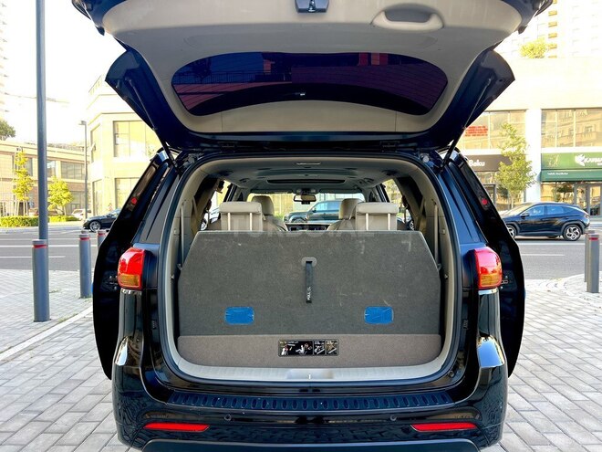 Kia Carnival-17