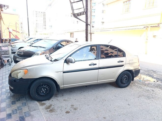 Hyundai Accent-2