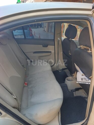 Hyundai Accent-6