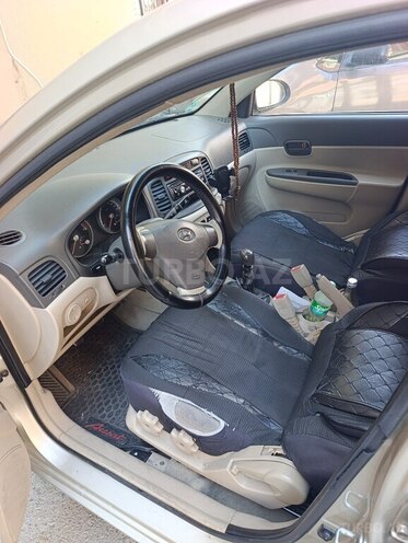 Hyundai Accent-4