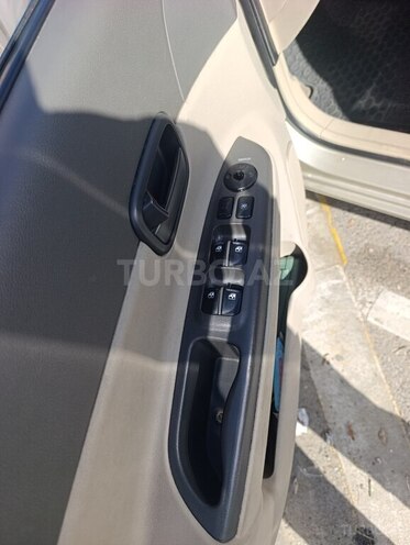 Hyundai Accent-7