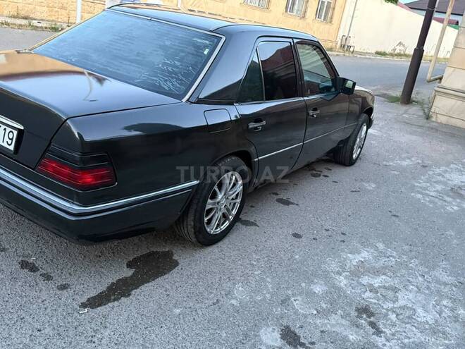Mercedes E 200-10