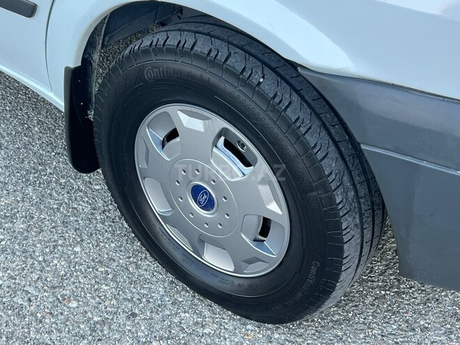 Ford Transit-11