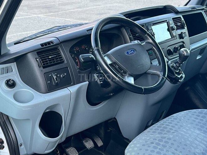 Ford Transit-9