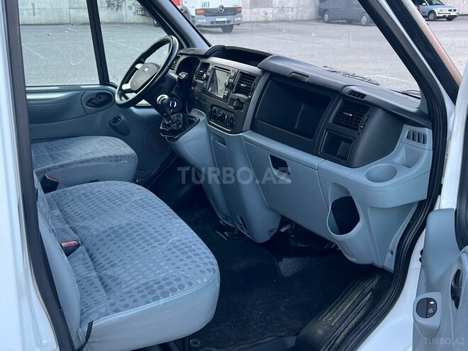 Ford Transit-6
