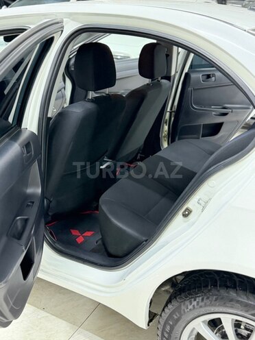 Mitsubishi Lancer-25