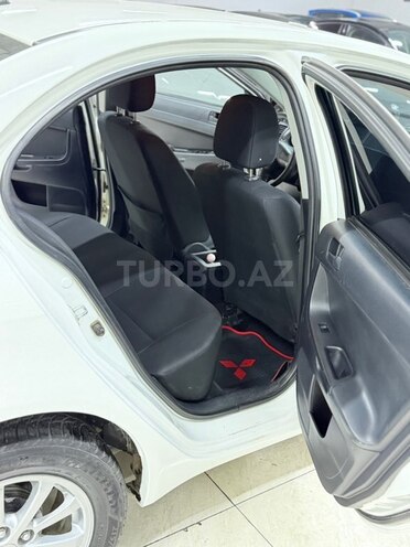 Mitsubishi Lancer-26