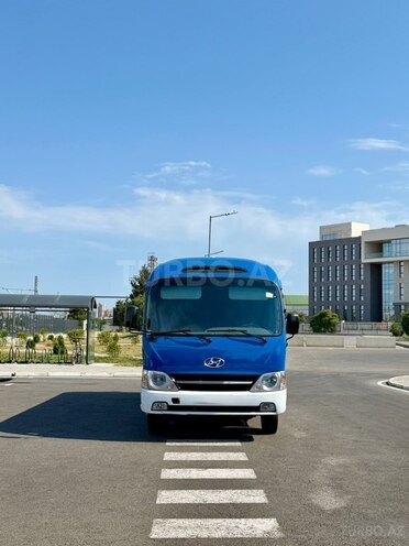 Hyundai County-1