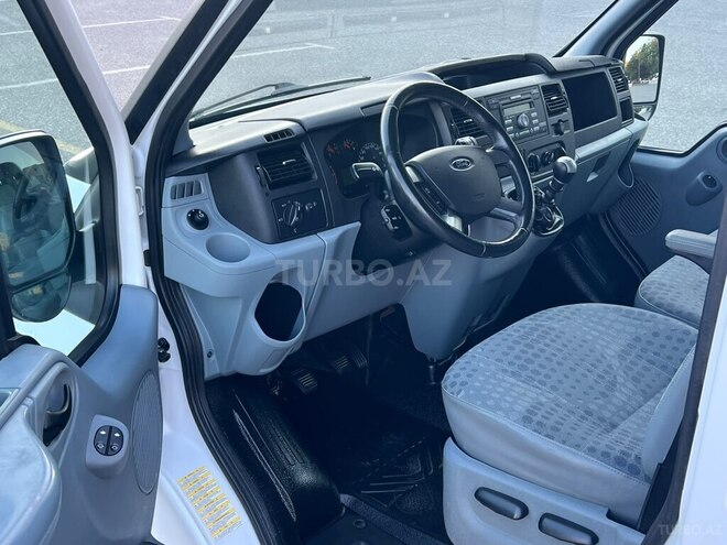 Ford Transit-6