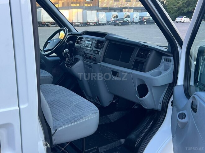 Ford Transit-9