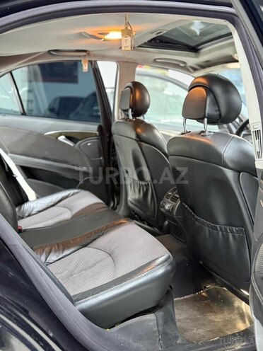 Mercedes E 240-29
