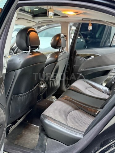 Mercedes E 240-27