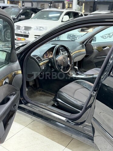 Mercedes E 240-21