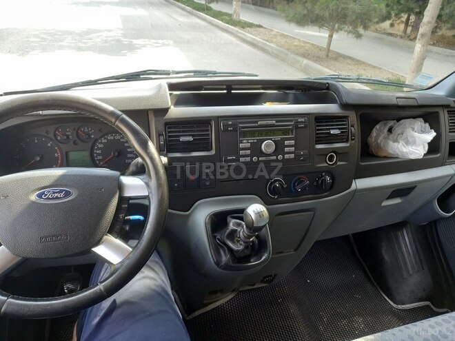 Ford Transit-12
