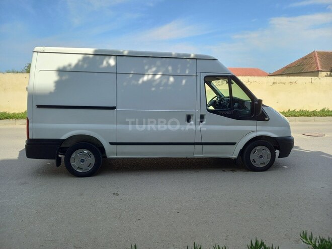 Ford Transit-9