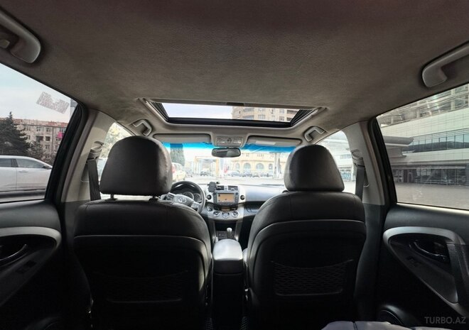 Toyota RAV4-12
