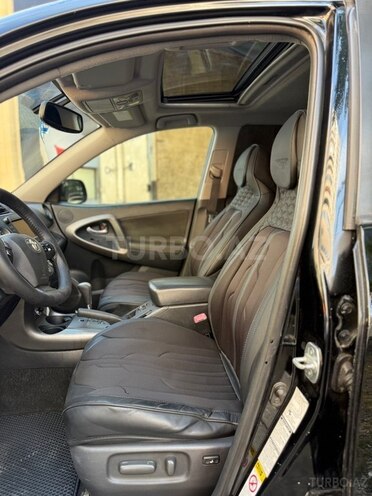 Toyota RAV4-10