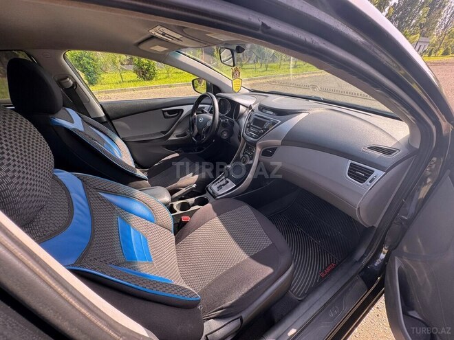 Hyundai Elantra-3