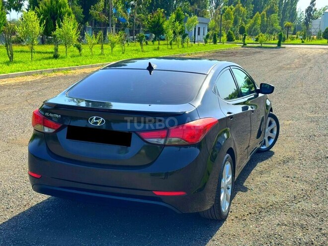 Hyundai Elantra-2