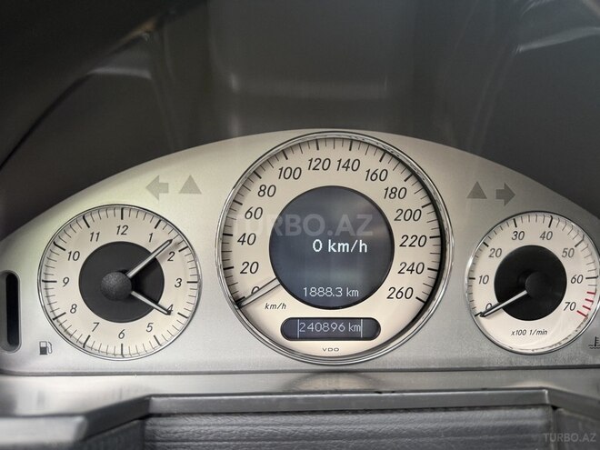 Mercedes E 240-8