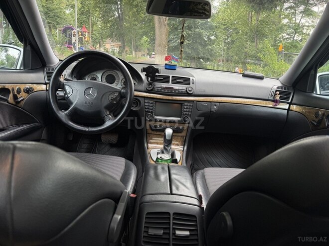 Mercedes E 240-6