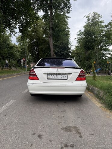 Mercedes E 240-4