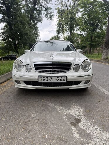 Mercedes E 240-1