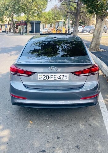 Hyundai Elantra-4