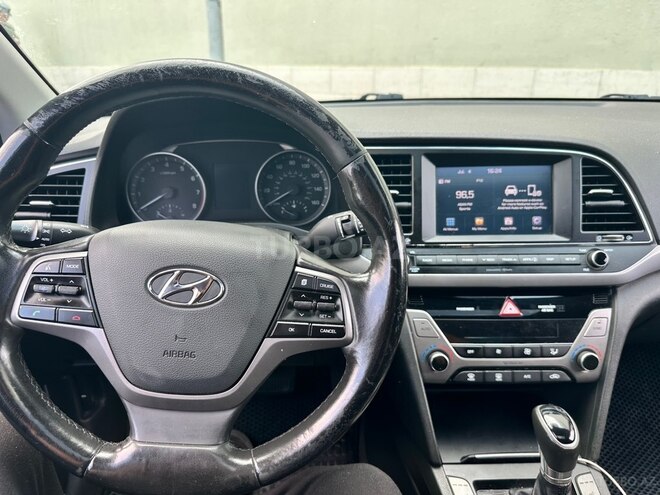 Hyundai Elantra-8