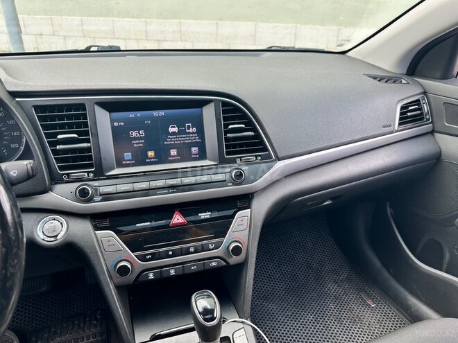 Hyundai Elantra-6